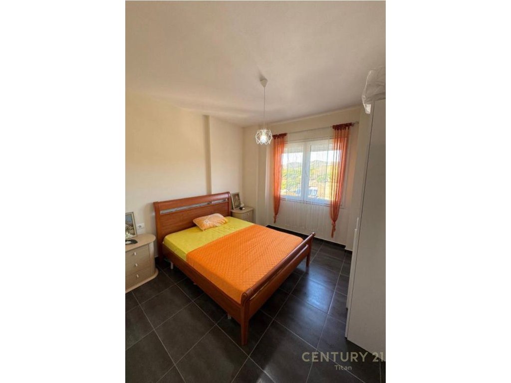 Shitet apartament 2+1 me oborr ne residencen san pietro!