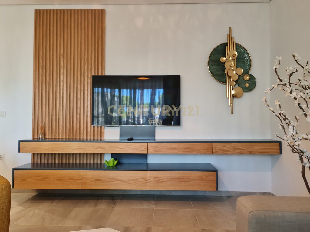 Shitet apartament 2+1 me oborr ne residencen san pietro!