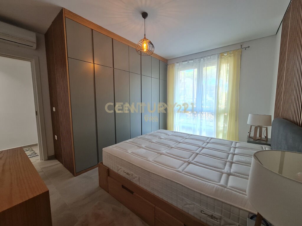 Shitet apartament 2+1 me oborr ne residencen san pietro!
