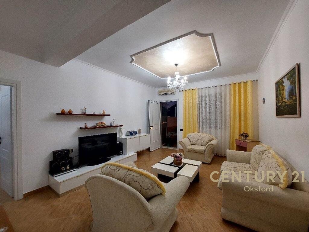 Para alugar: Primeiro andar de uma villa de 3 andares perto do estádio, Vlorë. (5)