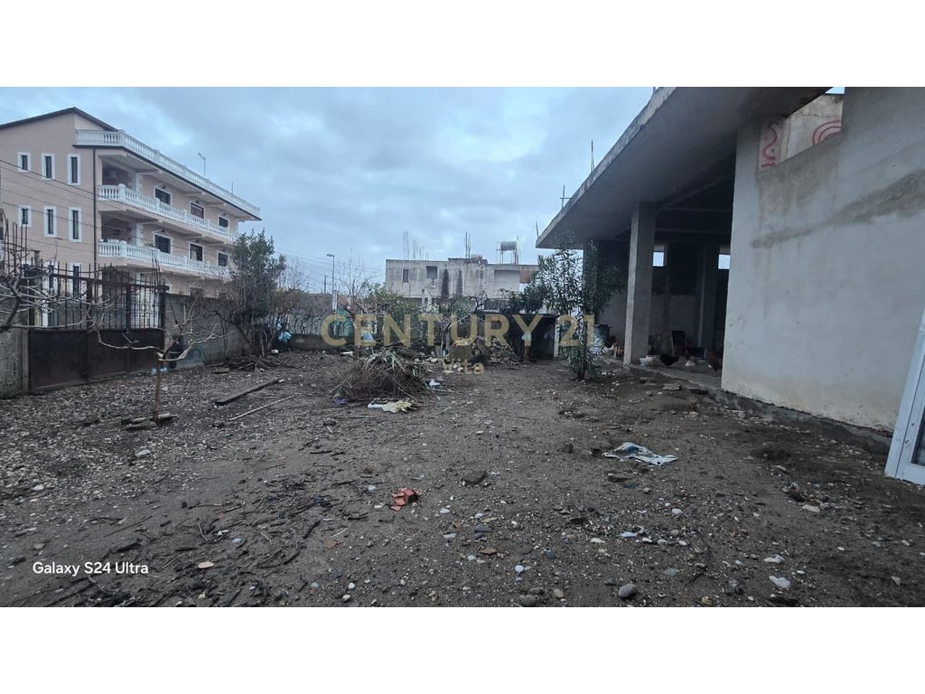 Ndertese ne shitje buze rruge plazh durres!