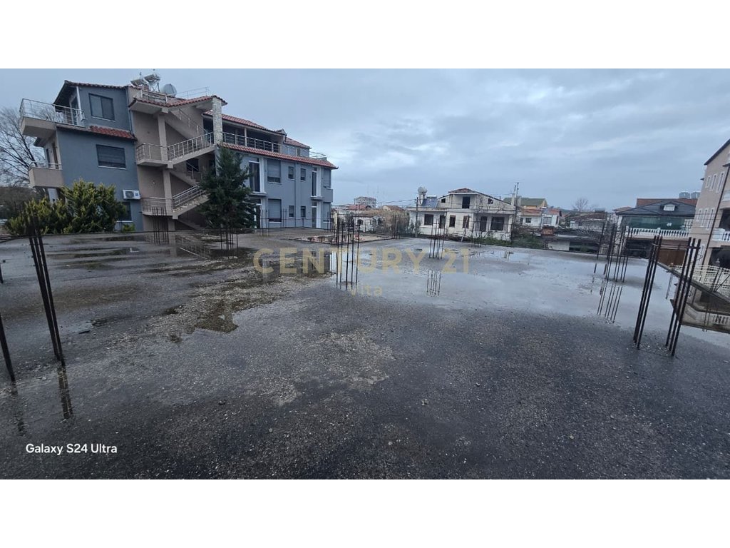 Ndertese ne shitje buze rruge plazh durres!