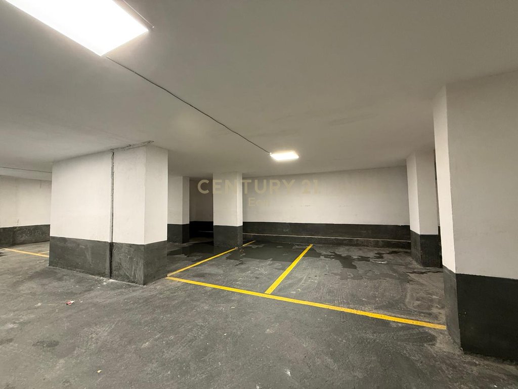 10 plazas de estacionamiento en venta, durres