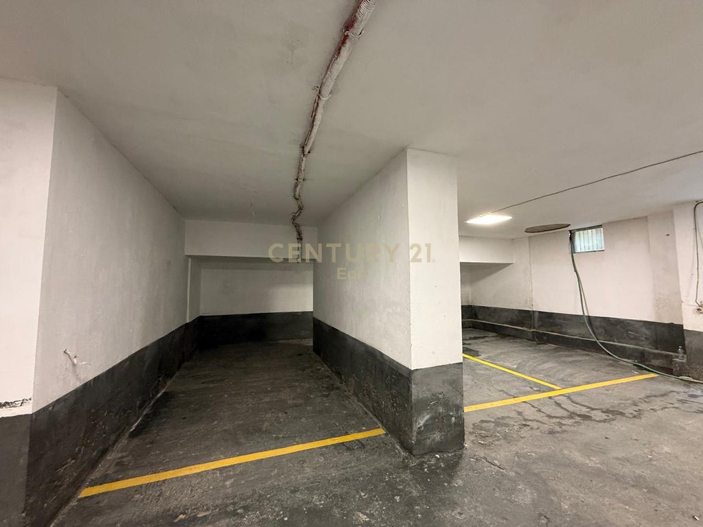 10 plazas de estacionamiento en venta, durres