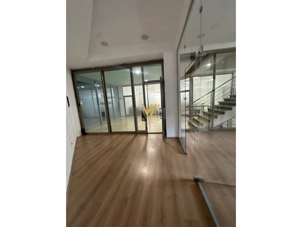 Gewerbefläche 65 m² zu mieten im zentrum 110.000 lek