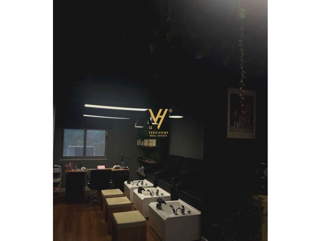 Ambiente commerciale di 153 m² in affitto in via kavajes 100.000 leke