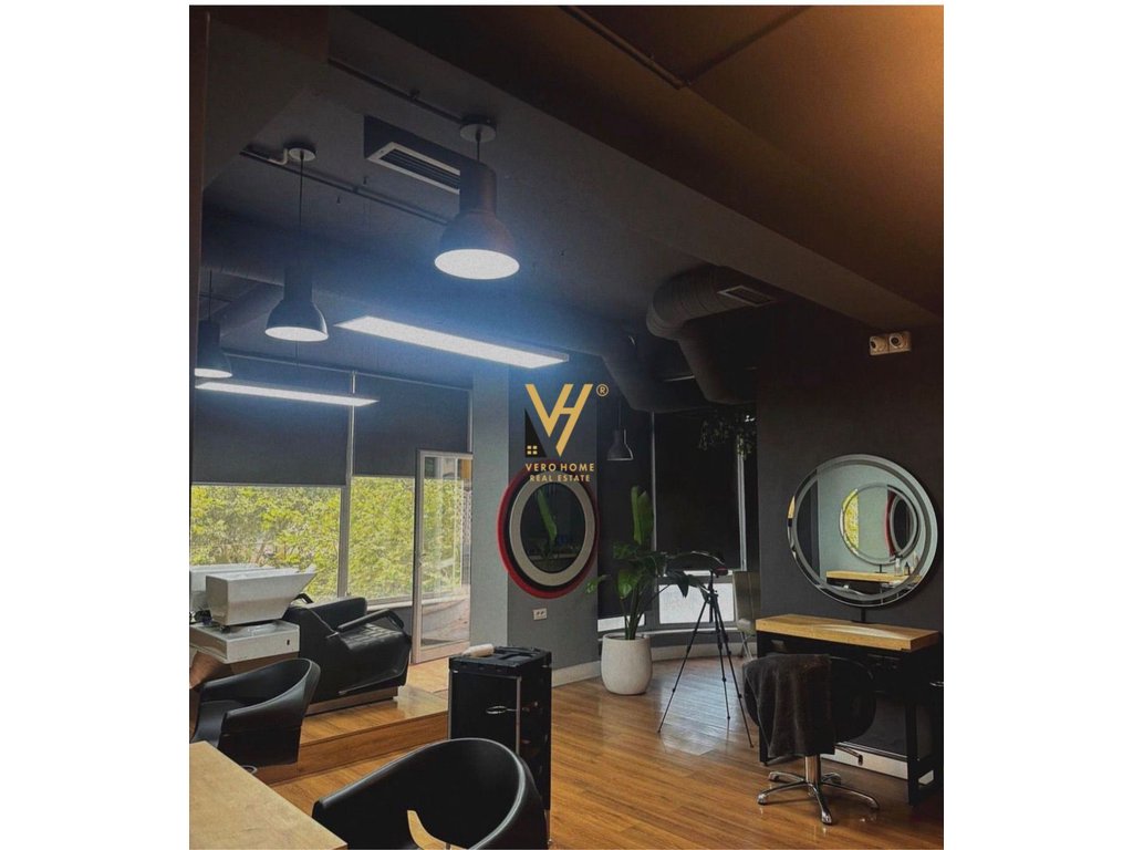 Ambiente commerciale di 153 m² in affitto in via kavajes 100.000 leke