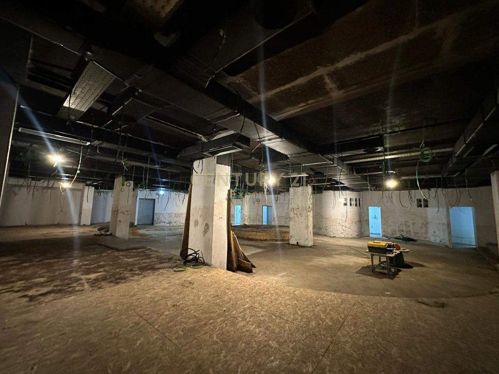 Njesi sherbimi (night club) per shitje ne lungomare (4)