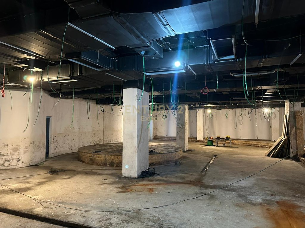 Njesi sherbimi (night club) per shitje ne lungomare (5)