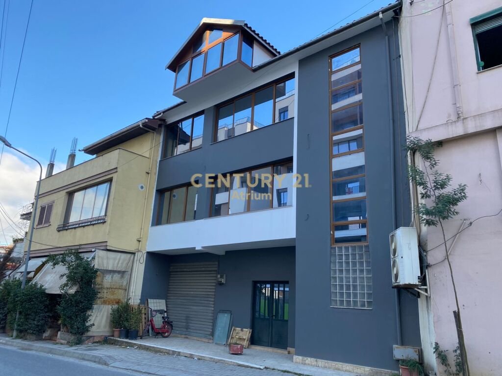 Commercial unit for rent on the street in shkoze! (5)