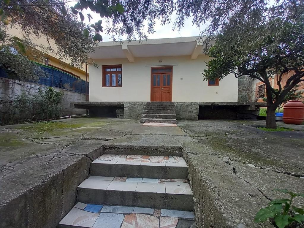 Shiten 2 shtepi private, ne lagjen "Karabash"! (3)