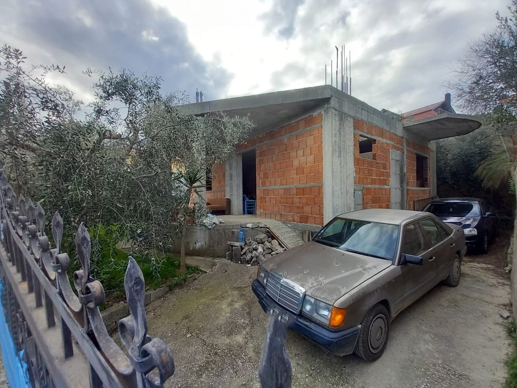 Shiten 2 shtepi private, ne lagjen "Karabash"! (4)