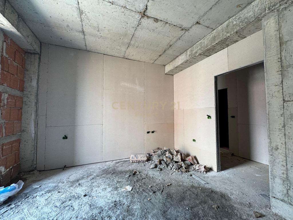Appartamento 1+1+deposito vicino a piazza skenderbej (7)