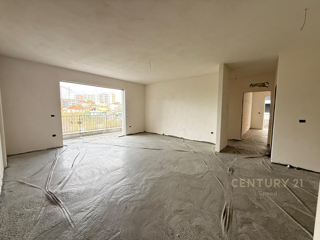 Shitet apartament 3+1+2 në paskuqan, pranë bulevardit të ri!