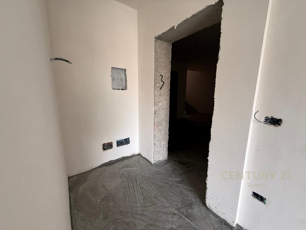 Appartamento in vendita 3+1+2 a paskuqan, vicino al nuovo bulevar!