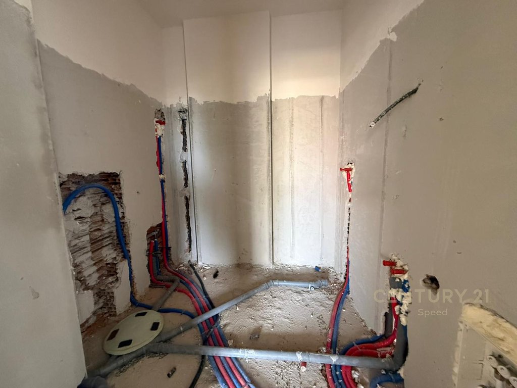 Appartamento in vendita 3+1+2 a paskuqan, vicino al nuovo bulevar!