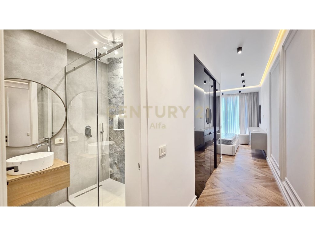 Apartament luksoz 3+1+2 + post parkimi per qira tek "Golden Residence"!