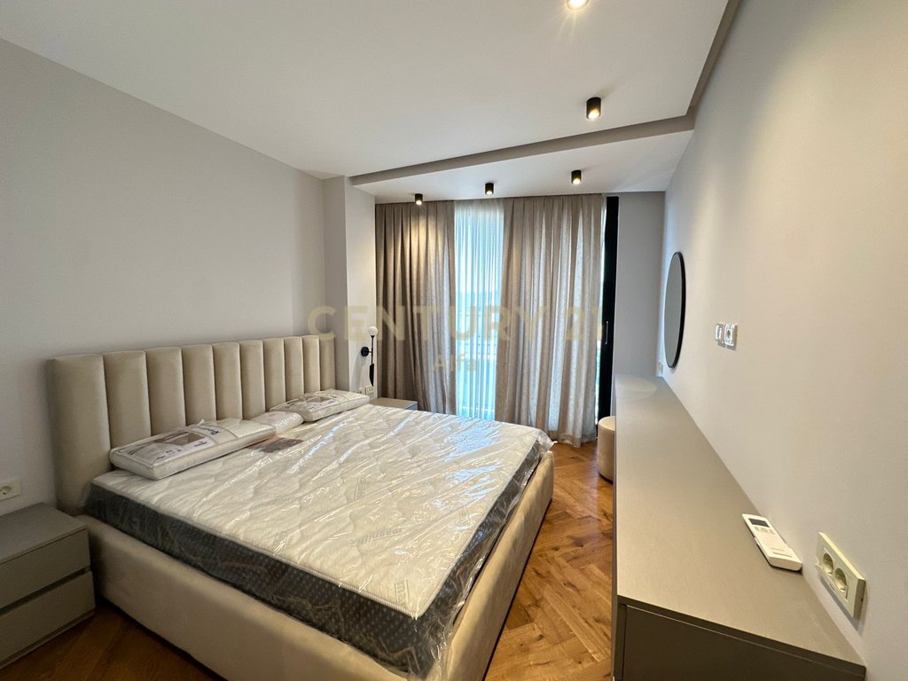 Apartament luksoz 3+1+2 + post parkimi per qira tek "Golden Residence"!