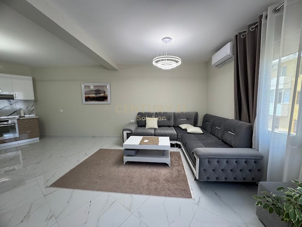 Apartament luksoz 3+1+2 + post parkimi per qira tek "Golden Residence"!