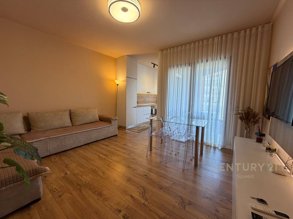 Apartament luksoz 3+1+2 + post parkimi per qira tek "Golden Residence"!