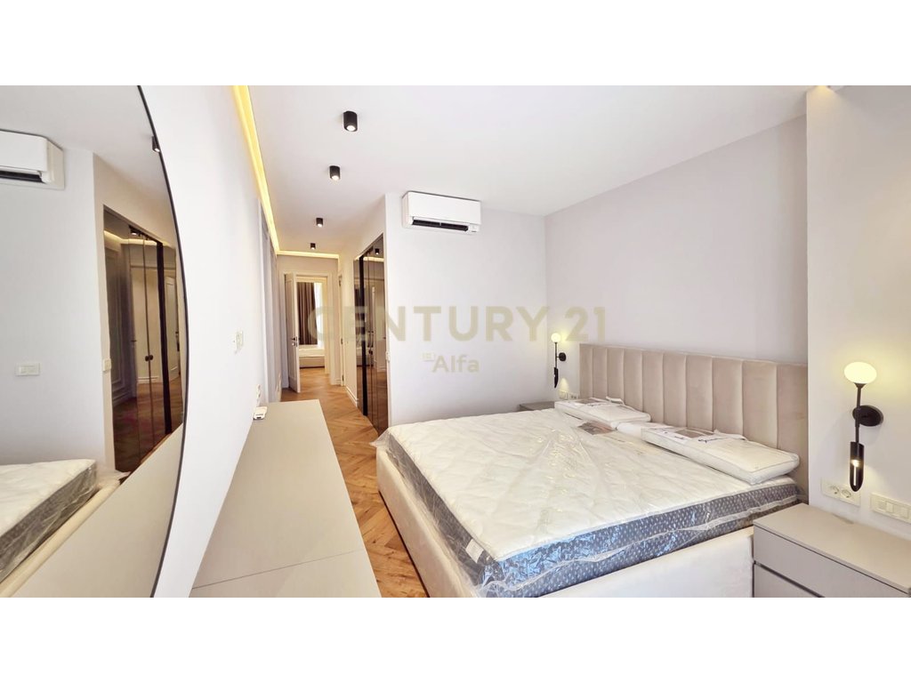 Apartament luksoz 3+1+2 + post parkimi per qira tek "Golden Residence"!