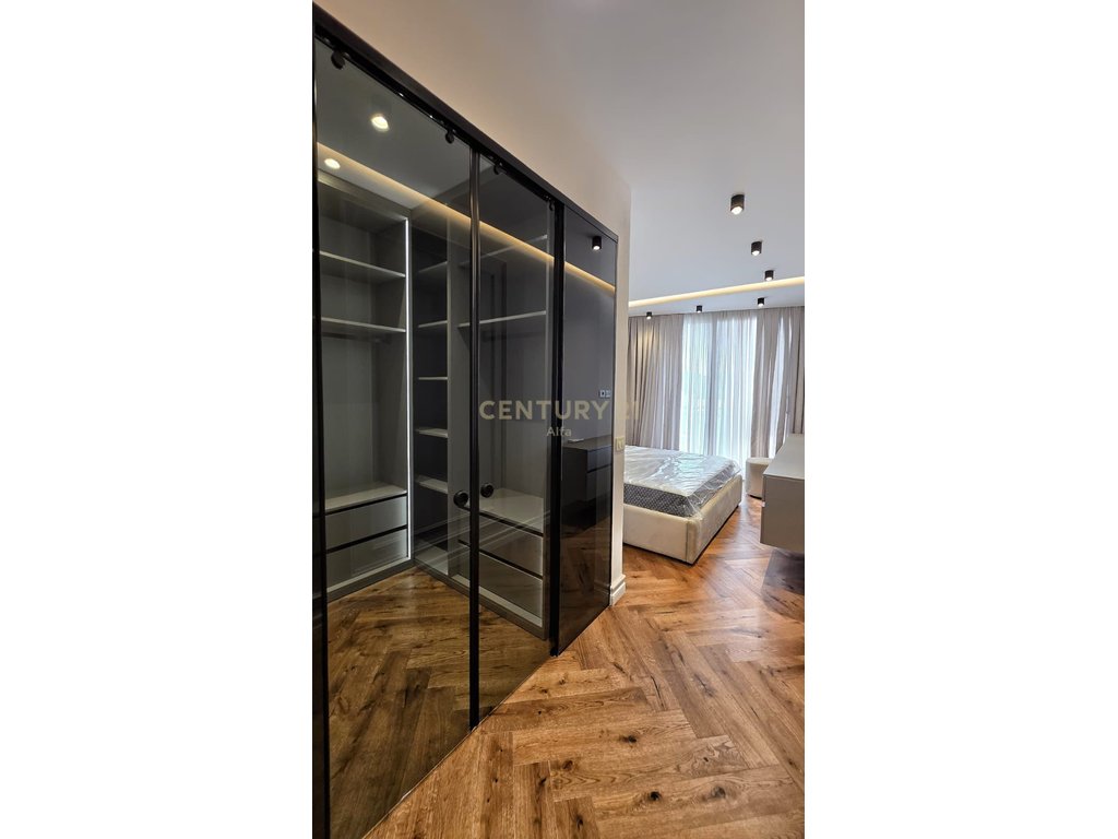 Apartament luksoz 3+1+2 + post parkimi per qira tek "Golden Residence"!