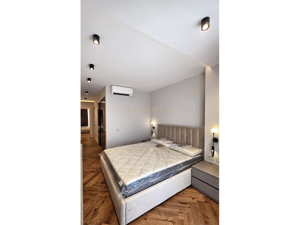 Apartament luksoz 3+1+2 + post parkimi per qira tek "Golden Residence"!