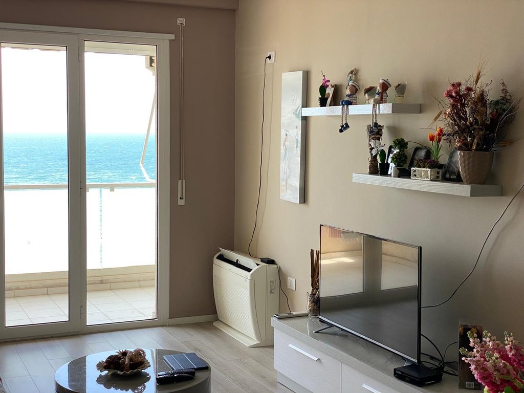 Apartamento 1+1 con vista al mar, en el lungomare! (2)