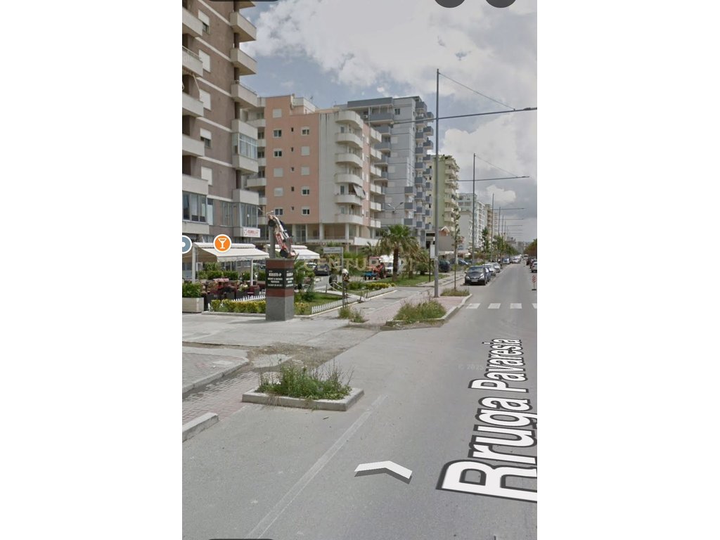 Tienda en venta en la playa de durres!