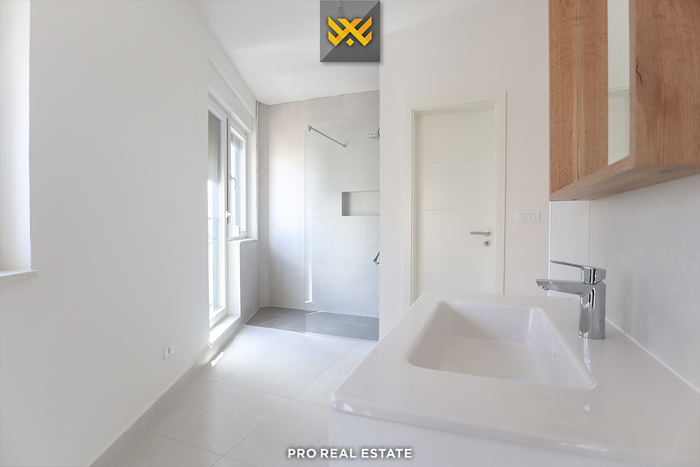 Deux appartements de 164m² à louer dans le quartier kodrina. (6)