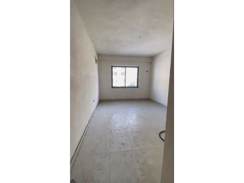 Piso 1+1 en venta, en orikum! (2)