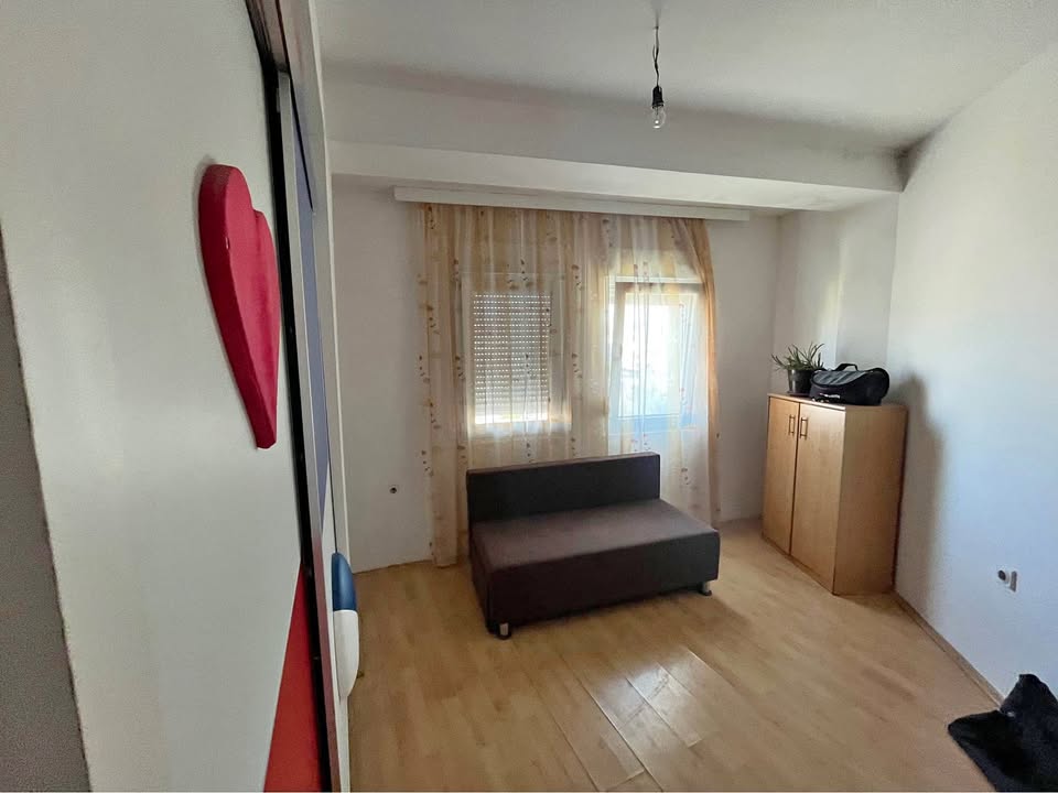 Banesë me qira 3+1 në ulpianë