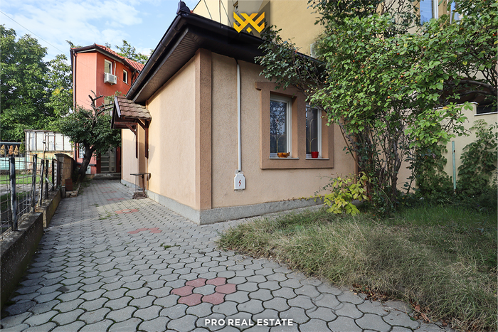 Haus – Büro 280m²+ 40m² zur miete in Pejton (8)