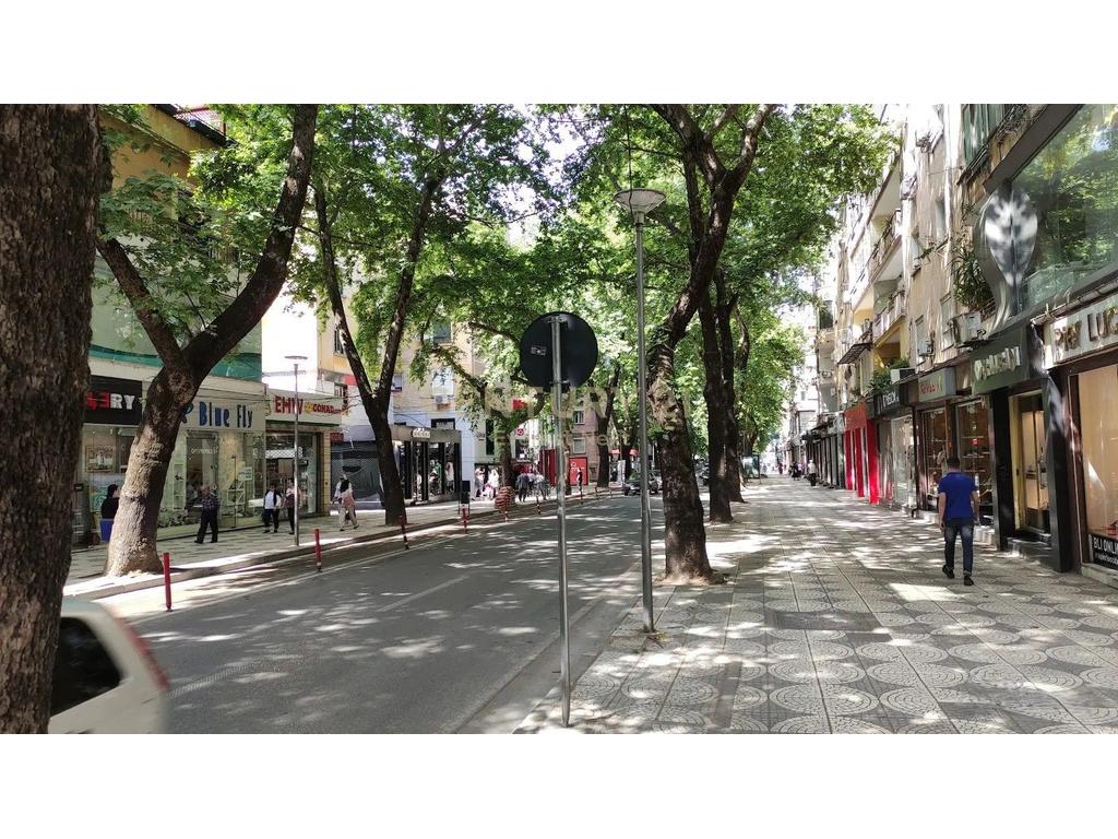 Comercio en venta en la zona de myslym shyri