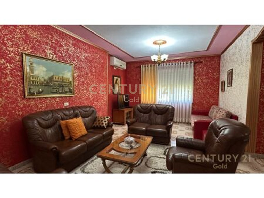 Apartament i bollshem 2+1+2 + 2 ballkone tek ish stacioni i fundit i tiranes se re !