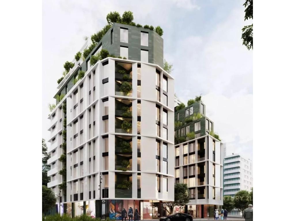 Apartament i bollshem 2+1+2 + 2 ballkone tek ish stacioni i fundit i tiranes se re !