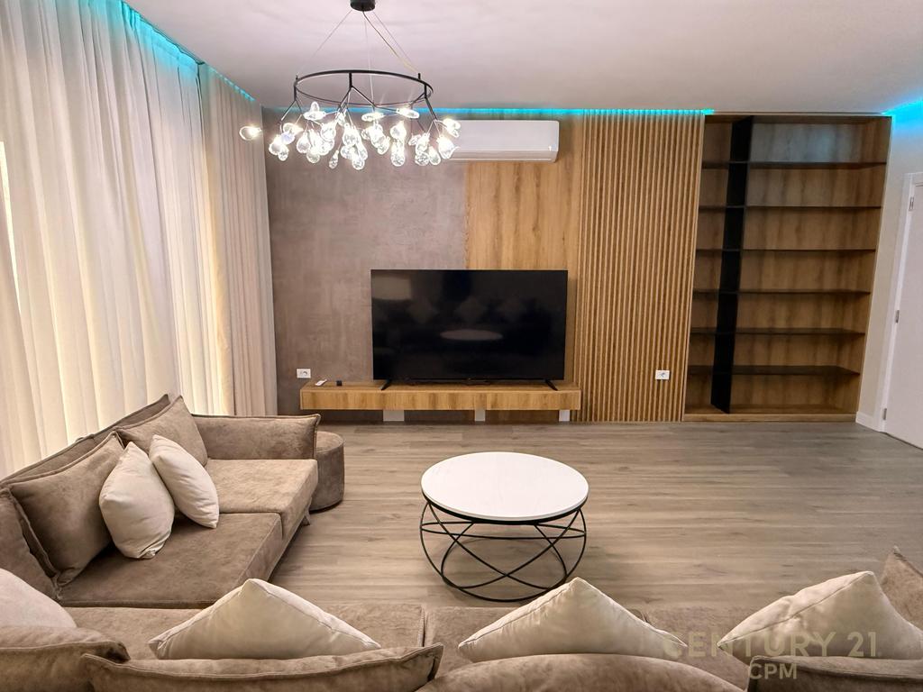 Jepet me qira apartament 2+1+2 tek kafe flora !