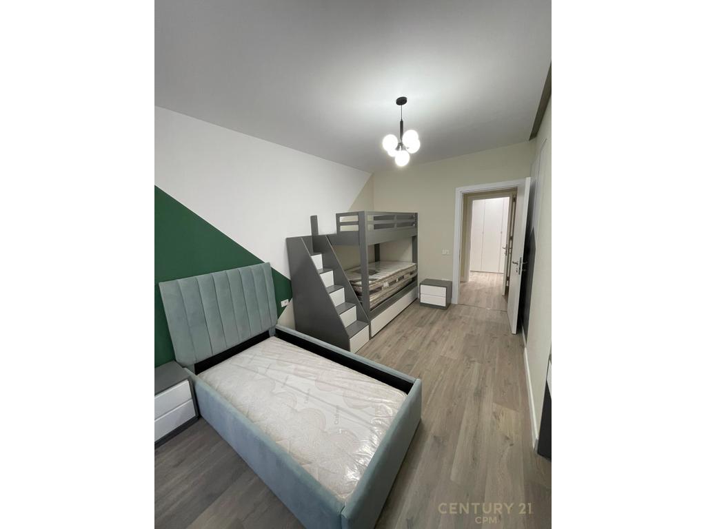Jepet me qira apartament 2+1+2 tek kafe flora !