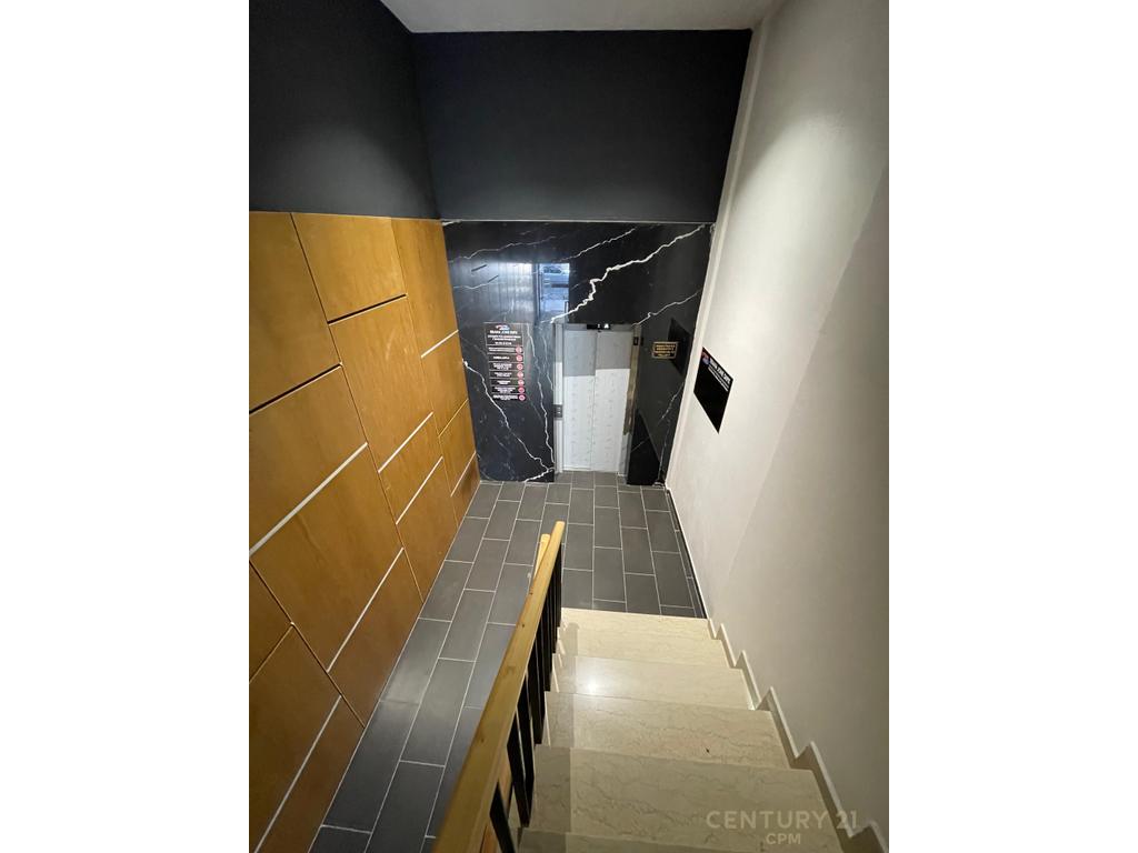 Jepet me qira apartament 2+1+2 tek kafe flora !