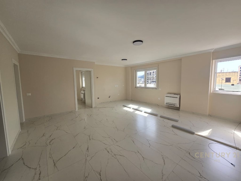 Jepet me qira apartament 2+1+2 tek kafe flora !