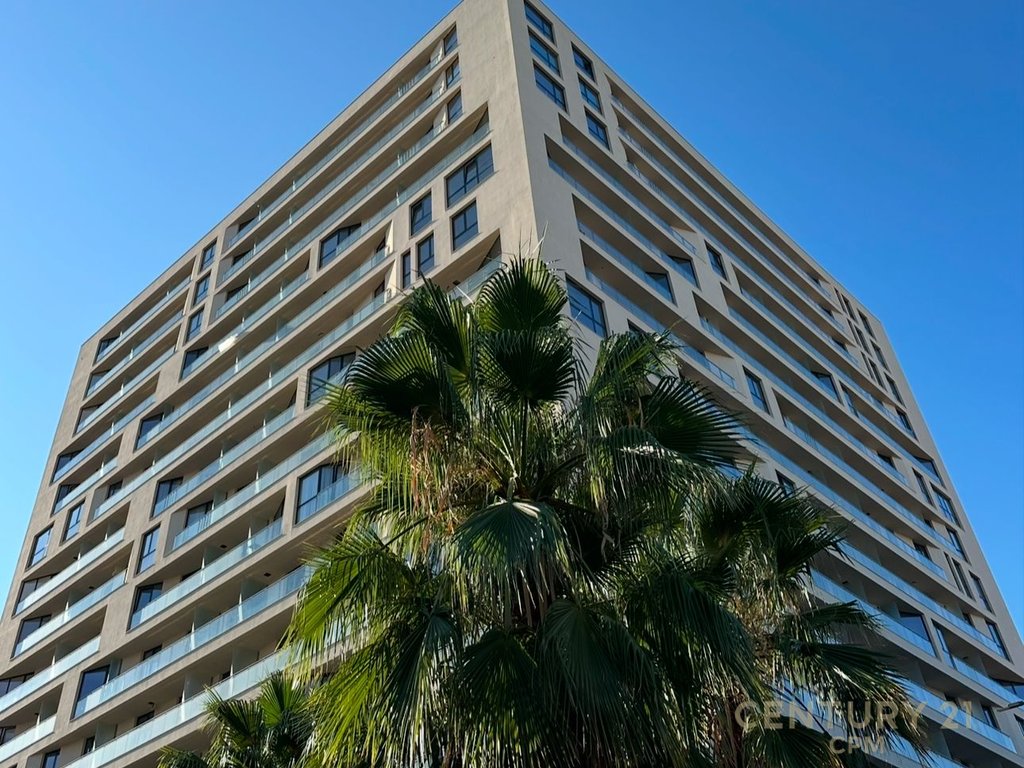 Jepet me qira apartament 2+1+2 tek kafe flora !