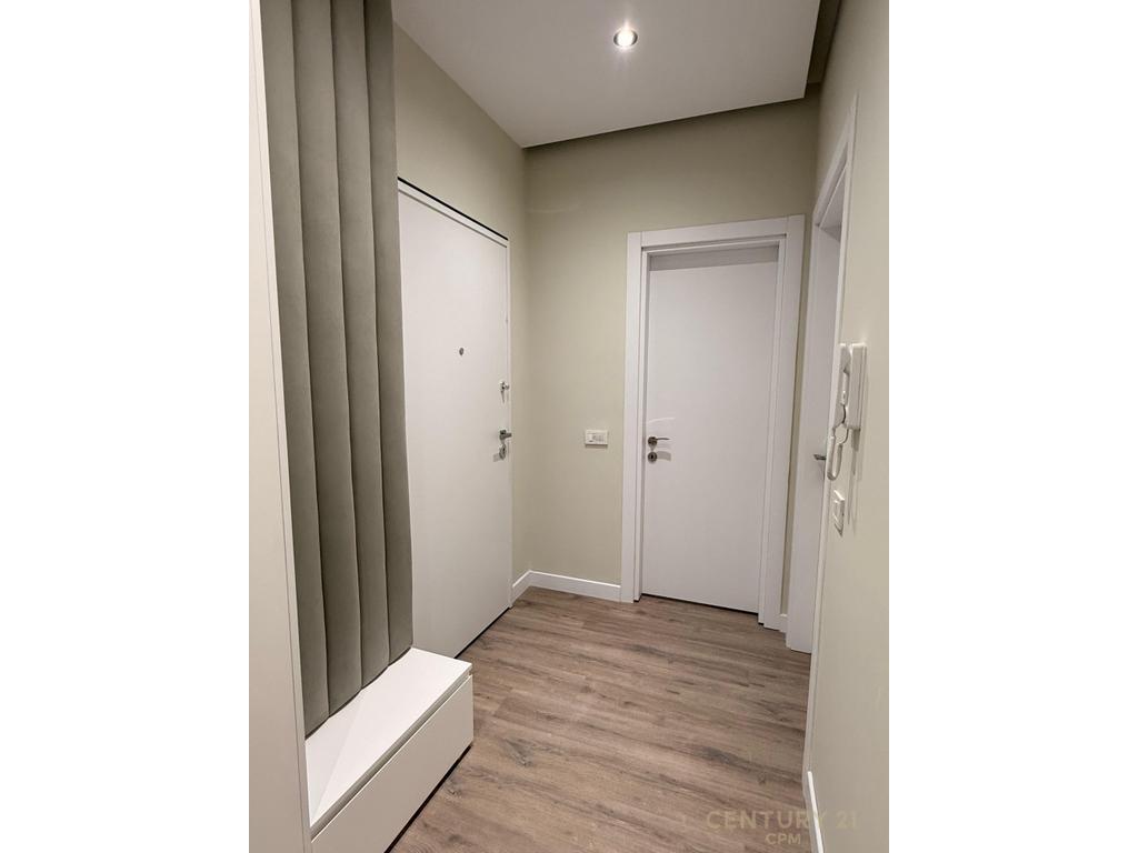 Jepet me qira apartament 2+1+2 tek kafe flora !