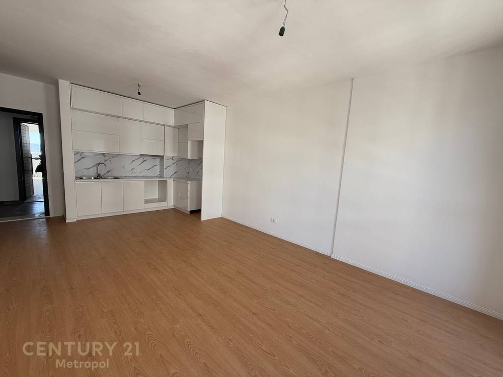 Shesim apartament 1+1, univers city-qtu!