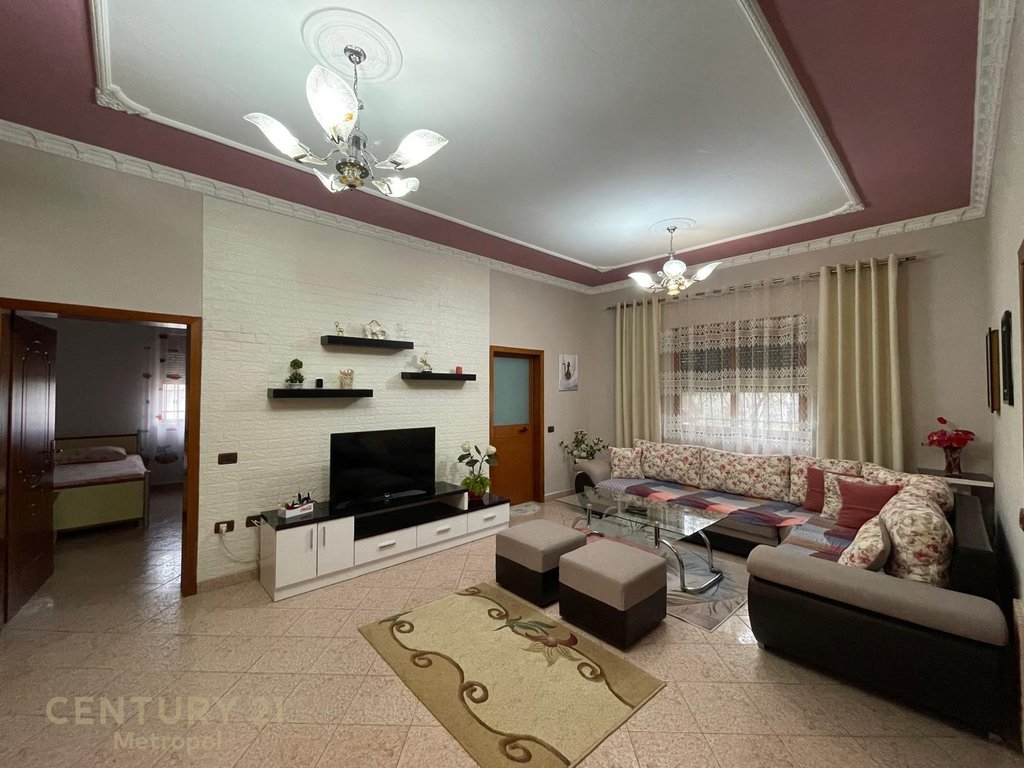 Casa privada à venda 3+1 + terreno, em plazh, Durrës
