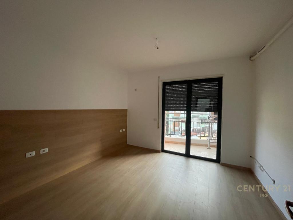 Zyre/ apartament 2+1 te mbikalimi i komunes se parisit