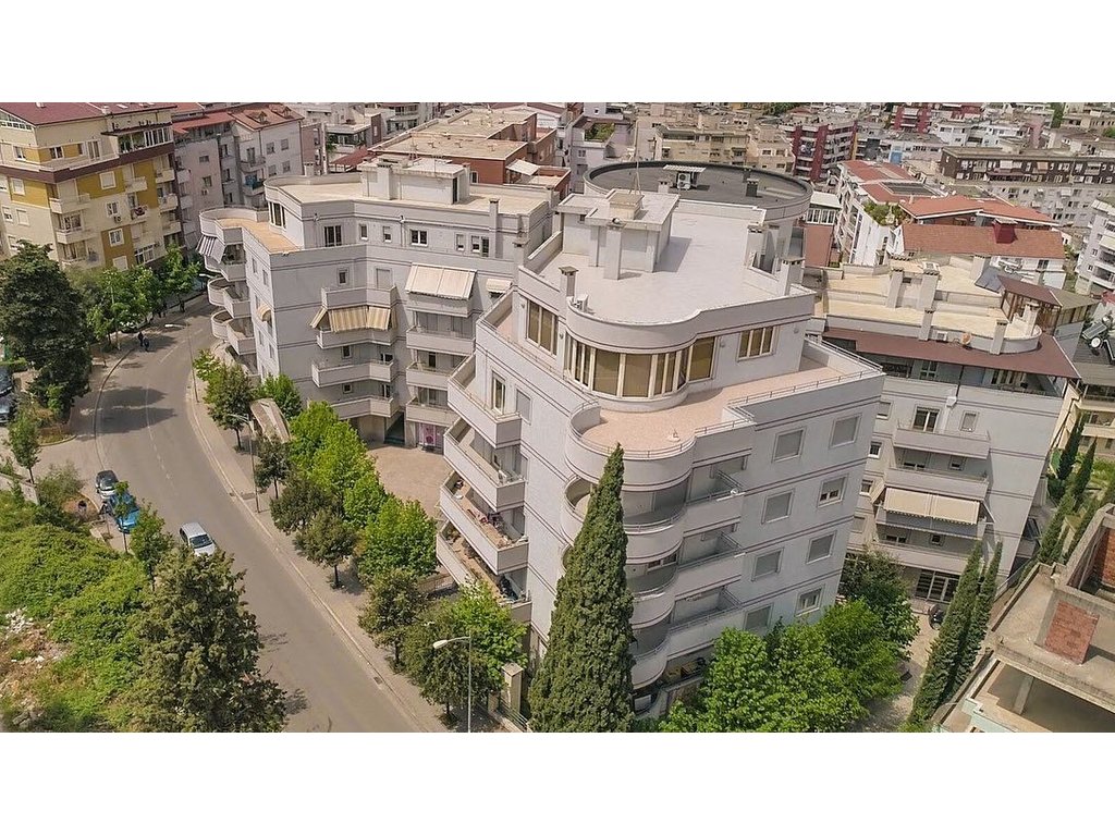 Fresk, Tirana - à vendre dépôt/garage 156 m²