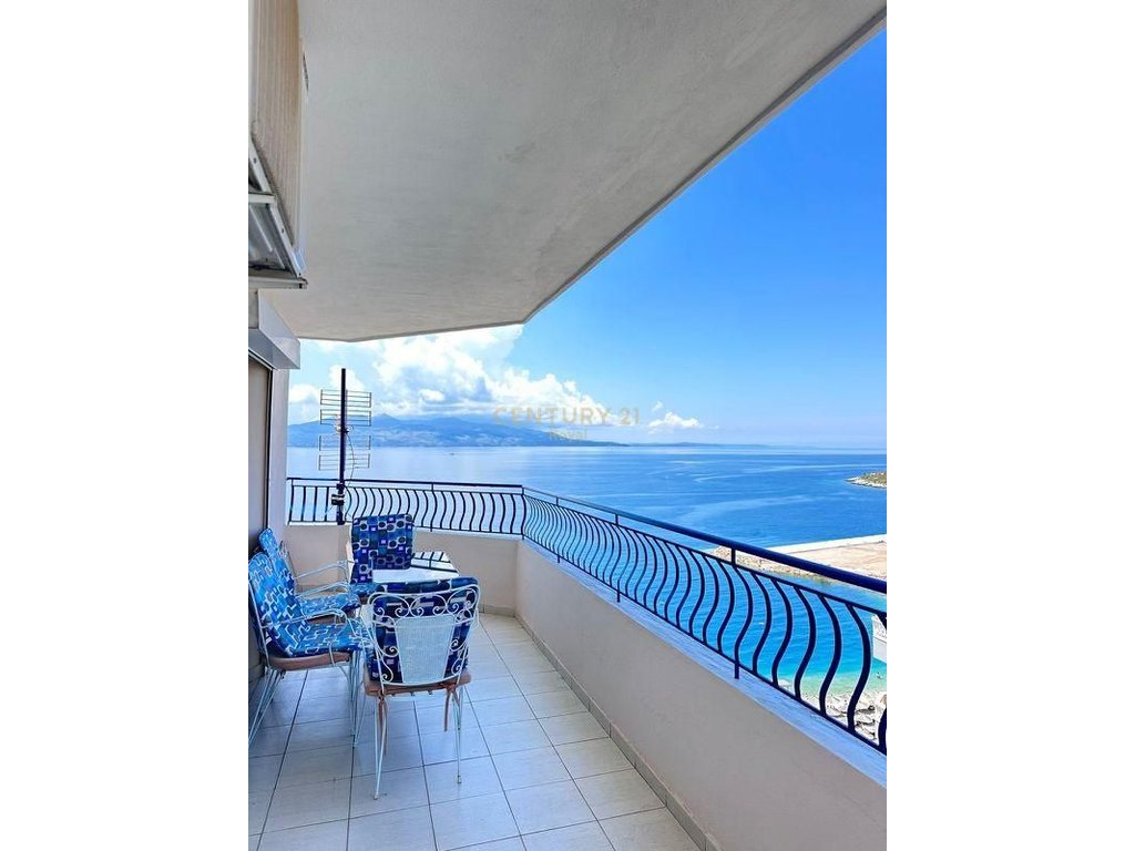 Shitet apartament 3+1+2 prane Saranda palace