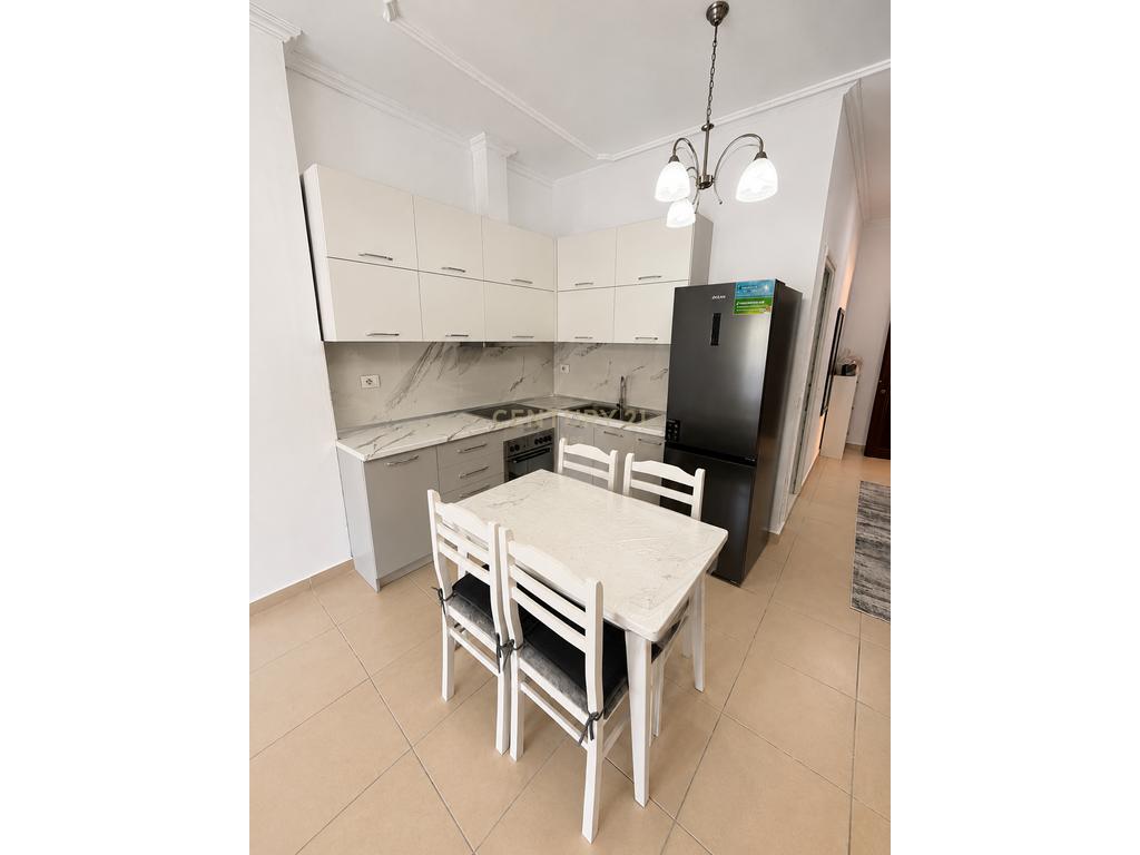 Apartment 2+1 for rent near mateo complex!