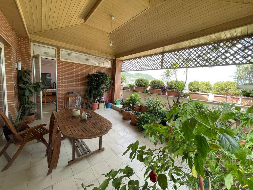 Penthouse panoramik 565 metra katror ne mbikalimin e komunes se parisit!
