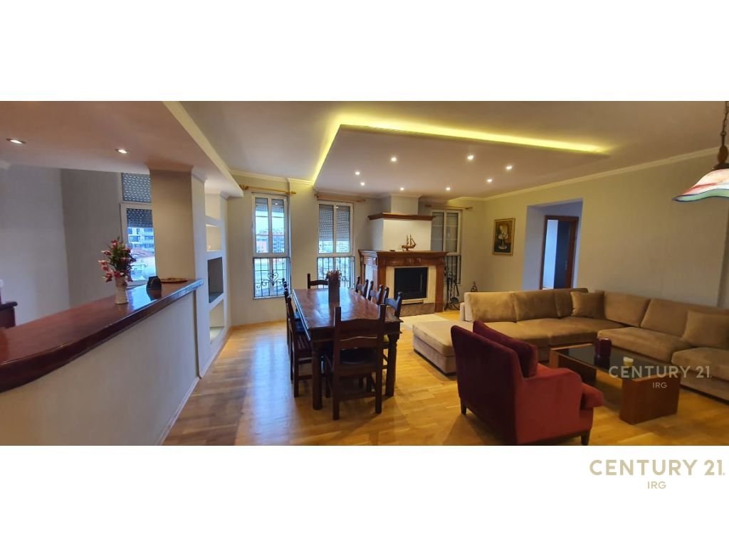 Apartamento 3+1+2 no centro de Tirana!
